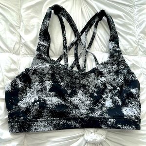 Lululemon size 6 black and white sports bra